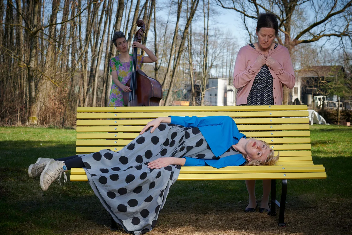 c2021_martinguggisberg_querformat_1_liegend Profitieren vom neuen Fördermodell: Theaterproduktionen wie «Die Bank» von Beatrice Stebler, Regie: Eveline Ratering.