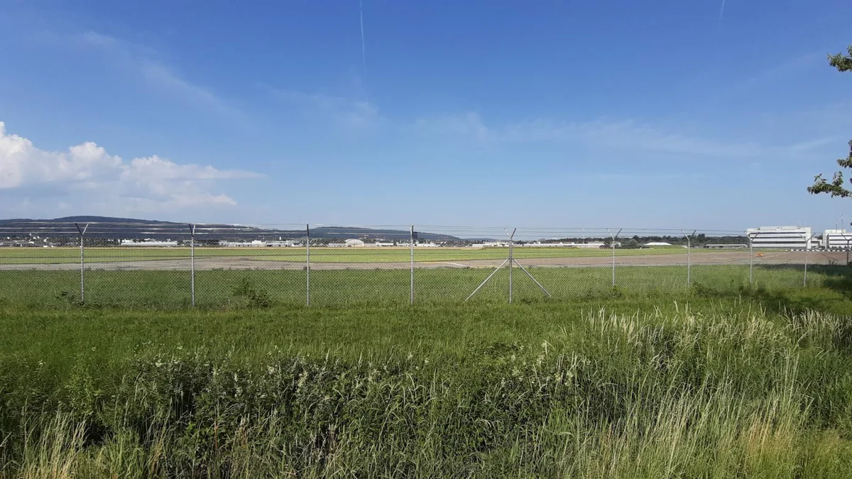 Blick auf den Flugplatz Dübendorf.
