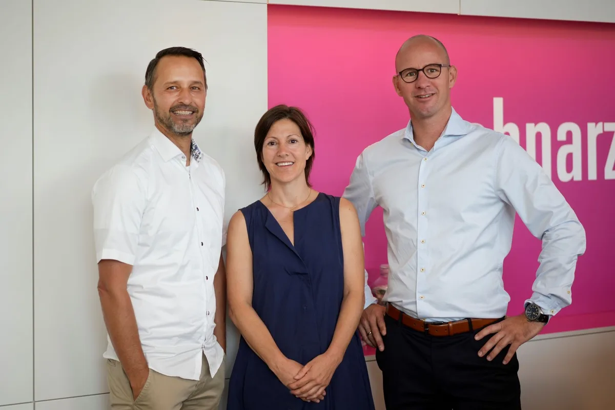 Während der Eröffnung: v.l.n.r.: Marcell Hungerbühler, Kantonszahnarzt, Claudia Radon, Zentrumsleiterin und Zahnärztin, Christian Spliethoff, Geschäftsführer und Zahnarzt. Marcell Hungerbühler, Kantonszahnarzt, Claudia Radon, Zentrumsleiterin und Zahnärztin, Christian Spliethoff, Geschäftsführer und Zahnarzt.