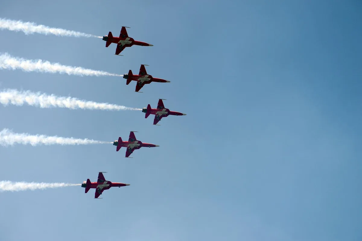 Die Tiger der Patrouille Suisse sind im Vergleich zur F/A-18 regelrechte Flüsterjets.