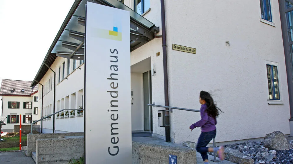 hinwil_gemeindehaus_1 Das Gemeindehaus von Hinwil. Der Gemeinderat ist für die nächste Amtsperiode bereit.