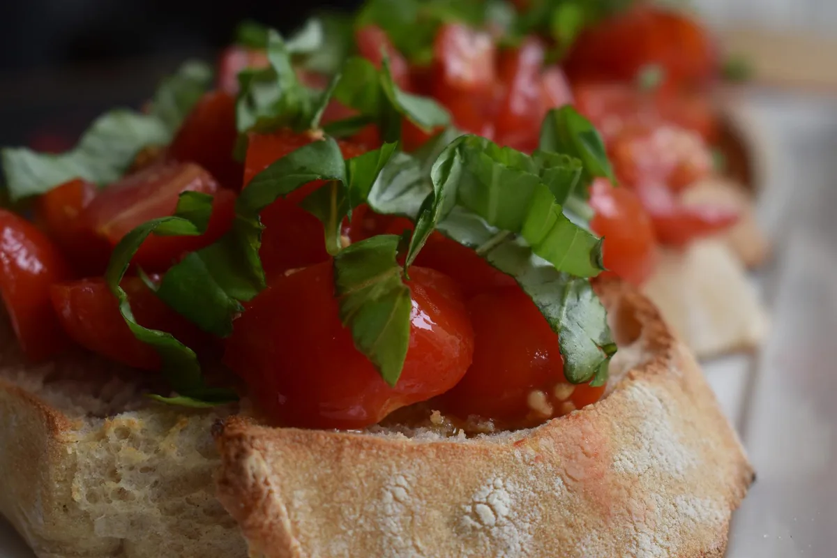 bruschetta Viele Wege führen zu Bruschetta - aber nur dieser hier zu absolut perfekten Bruschetta.