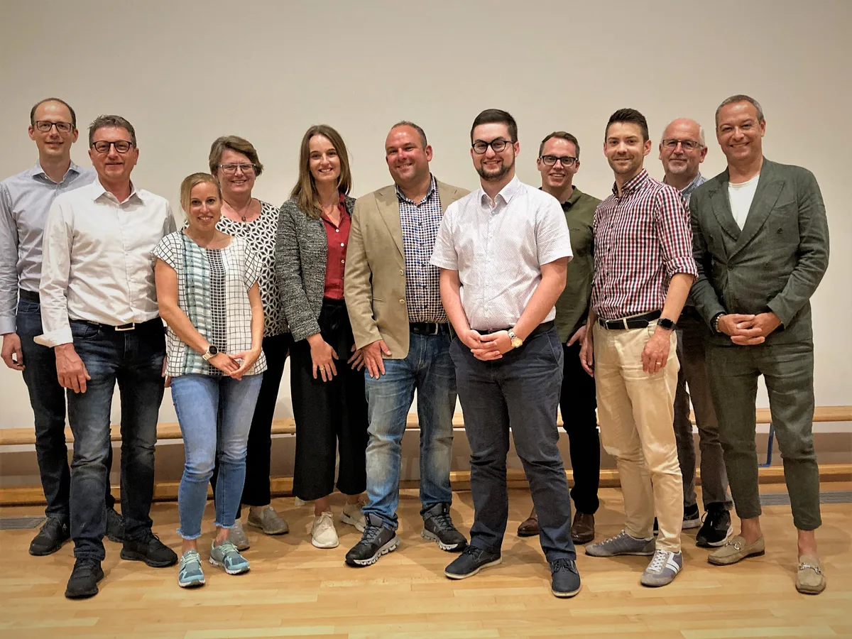 07072022_svp_bezirk_hinwil_kantonsratswahlen_kandidierende_pd Schärer, Schweizer, Ward-Brändli, Pflugshaupt, Billeter, Wäfler, Stricker, Zopp, Bruderer, Honegger und Herger (v.l.).