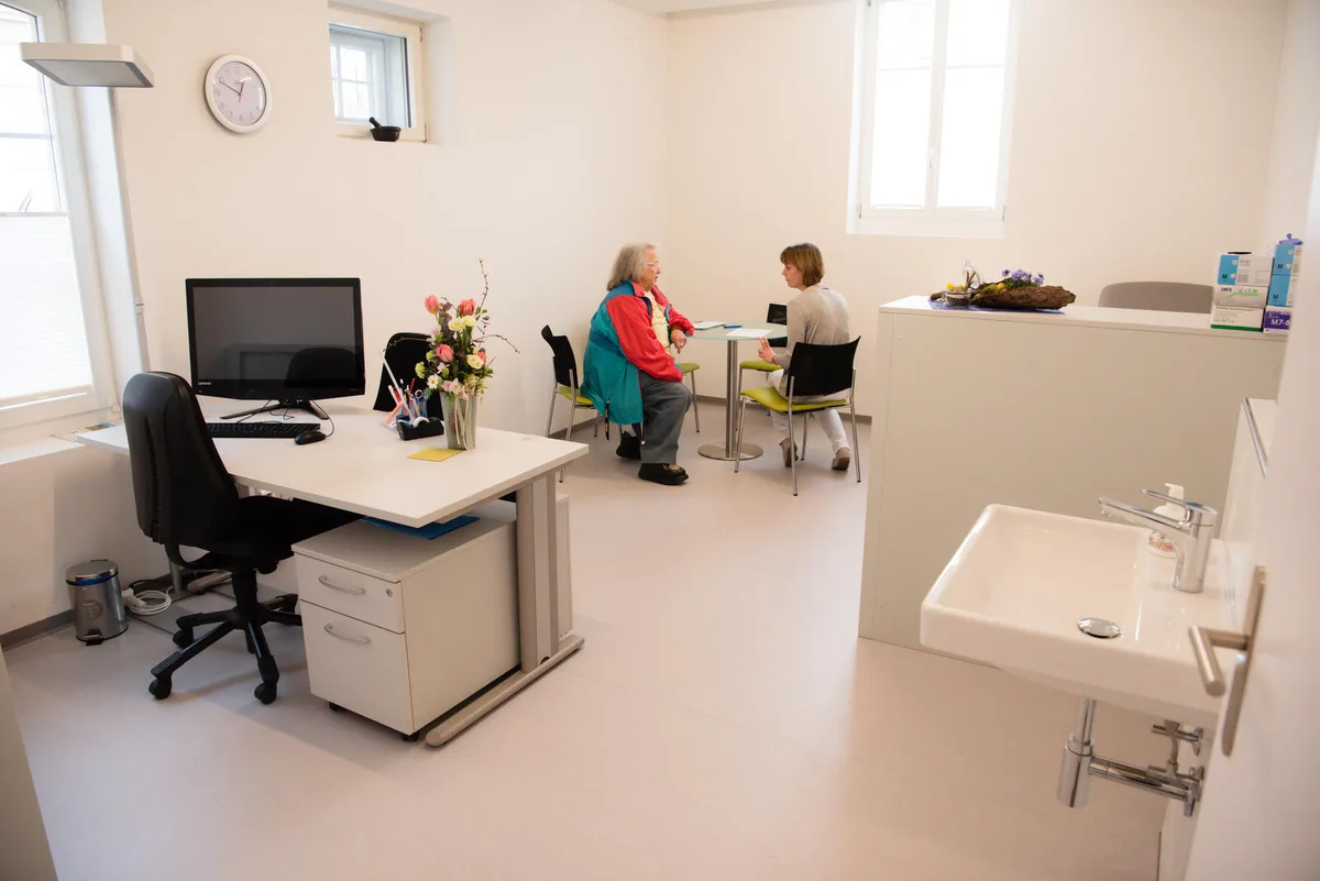 spitex-bauma-zentrum Der Spitexverein Bauma löst sich auf. Doch das Angebot bleibt bestehen – so auch das Spitexzentrum im Dorf., Die Spitex wird ins Alters- und Pflegeheim Böndler integriert., Laut Vereinspräsidentin Ursula Stäheli wird sich dadurch für die Klientinnen und Klienten nichts ändern.