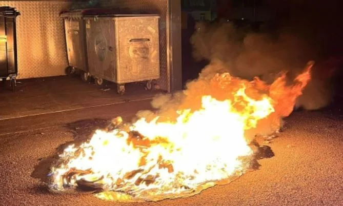 Der Einschlag des Blitzes verursachte ein rund drei Quadratmeter grosses Loch. (Bild: Stadt Winterthur)