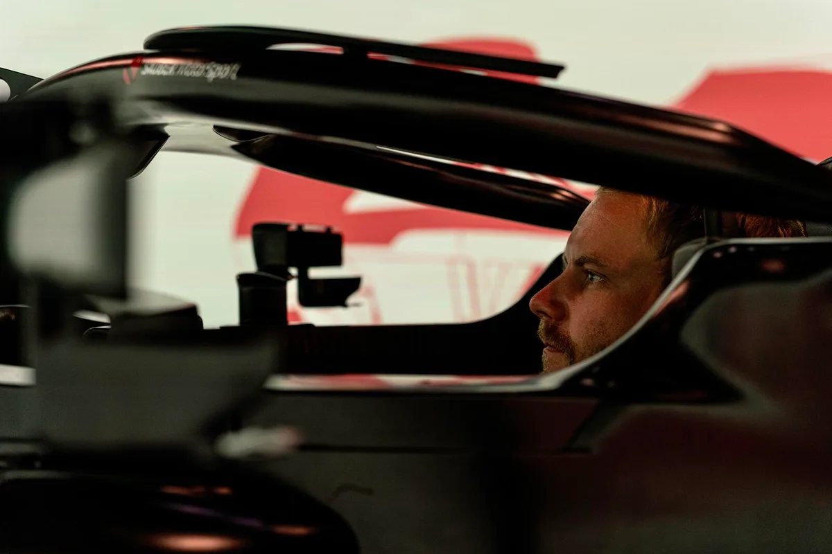 Auf das Mindset kommt es an: Valtteri Bottas im Sauber-Simulator.