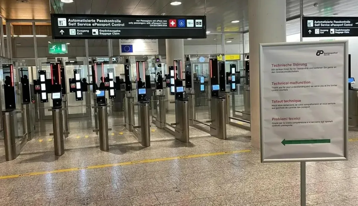 Eine Halle im Flughafen Zürich.