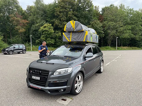 zuegeln_1 Dieser Schuss ging nach hinten los: Das Autodach war viel zu schwer beladen.