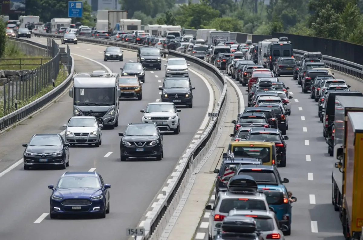 stau Der Unfall des Sattelschleppers in Wallisellen verursachte Staus auch in der Züriost-Region. (Symbolbild: Petra Bork/pixelio.de)