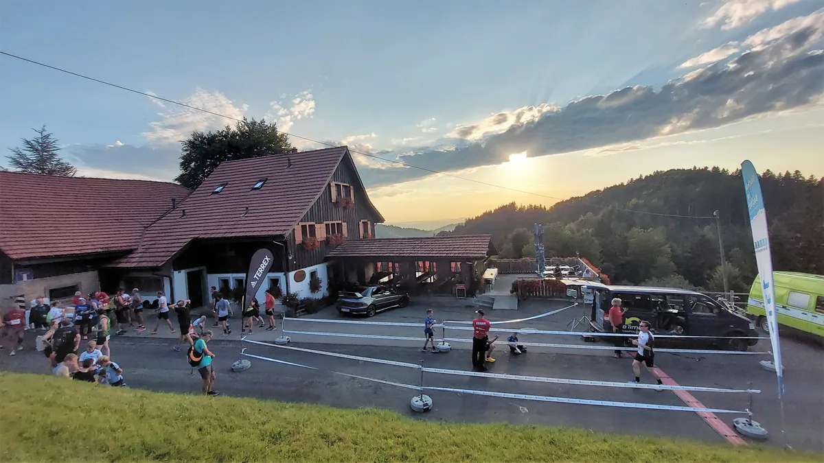 Das Ziel der 2. Etappe beim 5-Tage-Berglauf-Cup.