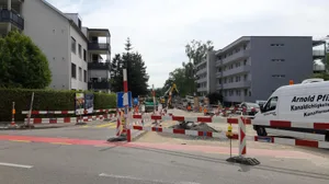 baustelle_hermikonstrasse_1_preview Die durch Einsprachen blockierte Sanierung der Hermikonstrasse war am Gwerblerzmittag lange Zeit ein Running Gag.