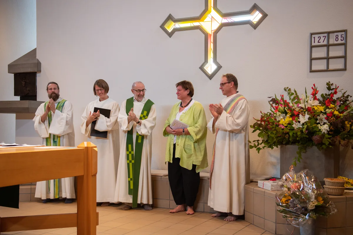 monikaschmid-abschiedsgottesdienst-effretikon-sbo-8_1_0 Monika Schmid wird vorgeworfen, eine Messe abgehalten zu haben, die ausschliesslich männlichen Priestern vorbehalten ist.