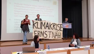 gemeinderat_duebendorf_stoeraktion_klimastreik Die Aktion der Klima-Aktivisten dauert nicht einmal drei Minuten.