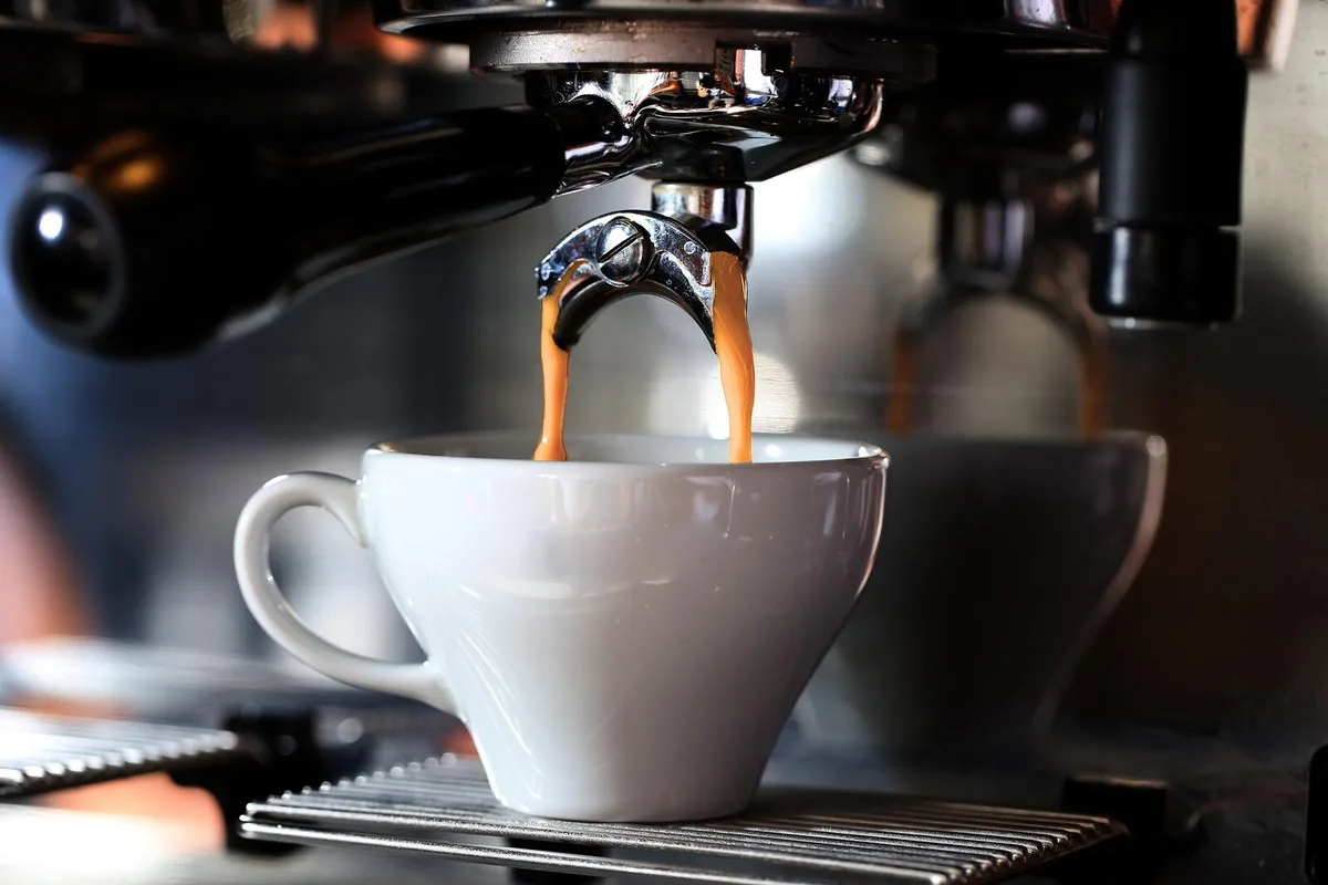 coffee-4334647_1920 Espresso ist anders als Kaffee und gehört deshalb in Espressotassen.