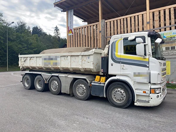 63199adbb8bad Der LKW durfte nicht mehr weiterfahren, bis ein Mechaniker kam.