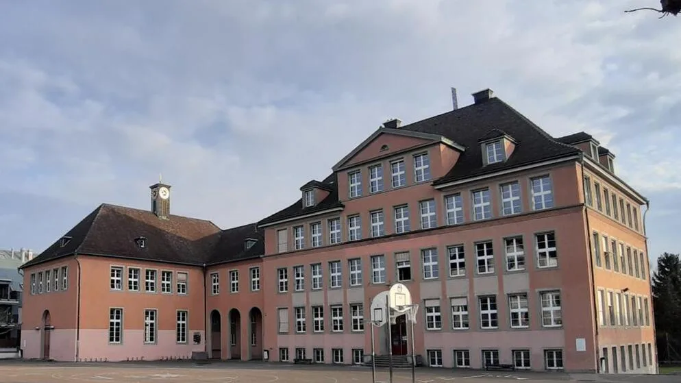 20200317_075017_preview In einem Werkraum im Schulhaus Dorf wurde ein stark erhöhter Radon-Wert gemessen. , Auch ein Klassenzimmer im Altbau des Wil-Schulhauses war stark betroffen.