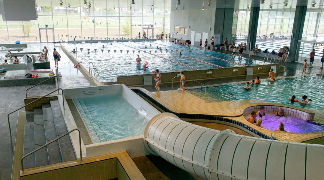 fciru-pxkaid-sy Wird im kommenden Jahr saniert: eines der 25-Meter-Becken im Hallenbad Uster.