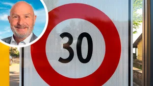 20220915-bildkombo-tempo-30 Heinrich Vettiger (SVP) würde sich freuen, wenn die Bevölkerung über die Tempo-30-Zonen entscheiden könnte., Hier sind Tempo-30-Zonen in Wetzikon geplant.