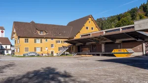 bauma-alter-landi Auf dem Areal des alten Landi entsteht zwar keine Migros-Filiale, aber dafür liegen bereits neue Ideen auf dem Tisch. , Gemeindepräsident Sudler ist zuversichtlich, dass auf dem Gelände eine Überbauung entsteht., Das Gebäude wird in den kommenden Monaten abgerissen.