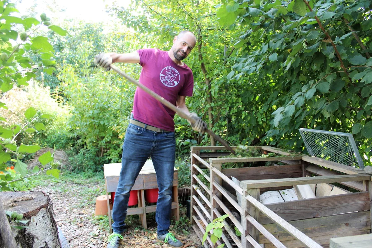 Als Vorbild für das Projekt Urban Eden dient Mitinitiant Moritz Engi der eigene Garten in Dübendorf. , Auf lokaler Ebene etwas für eine bessere Welt tun – dieses Prinzip steht hinter «Urban Eden»., Die Memphiswiese zwischen der Wallisellen- und der Birchlenstrasse: Hier wird das Vorhaben umgesetzt.