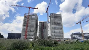 sommerserie_hochbord_7_three_point Mit der regen Bautätigkeit in Dübendorf, hier das Hochbord-Quartier, kommt auch die Frage nach der Höhe der Mehrwertabgabe. , Für eine Mehrheit des Dübendorfer Parlaments war klar, dass die Abgabe auf 40 Prozent festgesetzt werden muss.