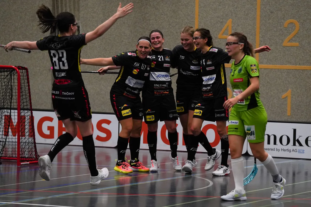 52432434396_3664db63ec_o Die Floorball Riders jubeln über die Wende im Spiel gegen Berner Oberland.