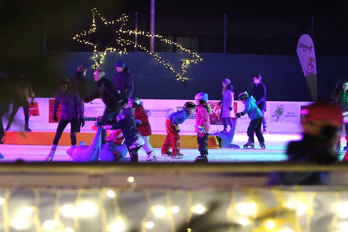 uster_10122016_uster_on_ice_glg_18 Wer in Uster Schlittschuhlaufen möchte, muss bis nächsten Winter warten.