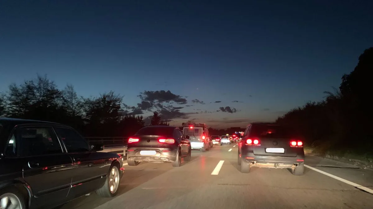 stau1 Nach dem Unfall standen die Autos Schlange vor dem Brüttisellerkreuz.
