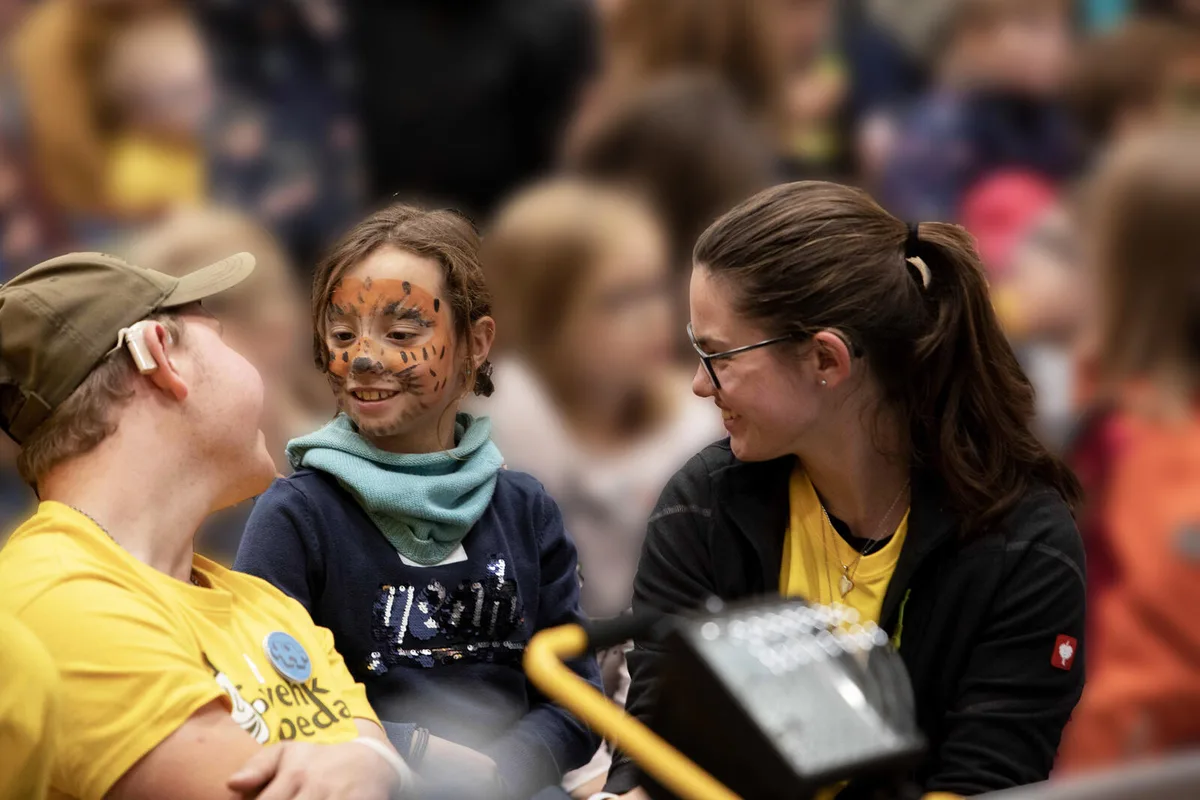 Referate für die Eltern und Spiele für die Kinder.