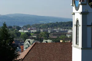 0628460 Die Stadt Uster will historische Orte wahren und gegen innen verdichten. , Höher als die Kirche oder die Burg wird man nicht bauen dürfen., Historische «Skyline» von Uster aus der Perspektive der Zürichstrasse