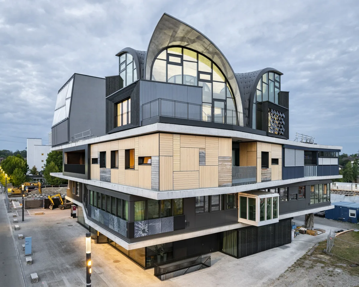 Die Hilo-Unit (oberstes Element) in Dübendorf gewinnt einen Architekturpreis.