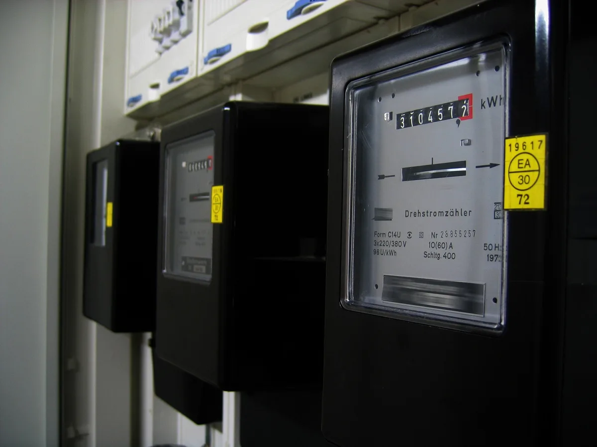 Wer Strom nutzt, zahl für seine Nutzung in den Ökofonds der Energie Uster AG - das regelt eine neue Verordnung.