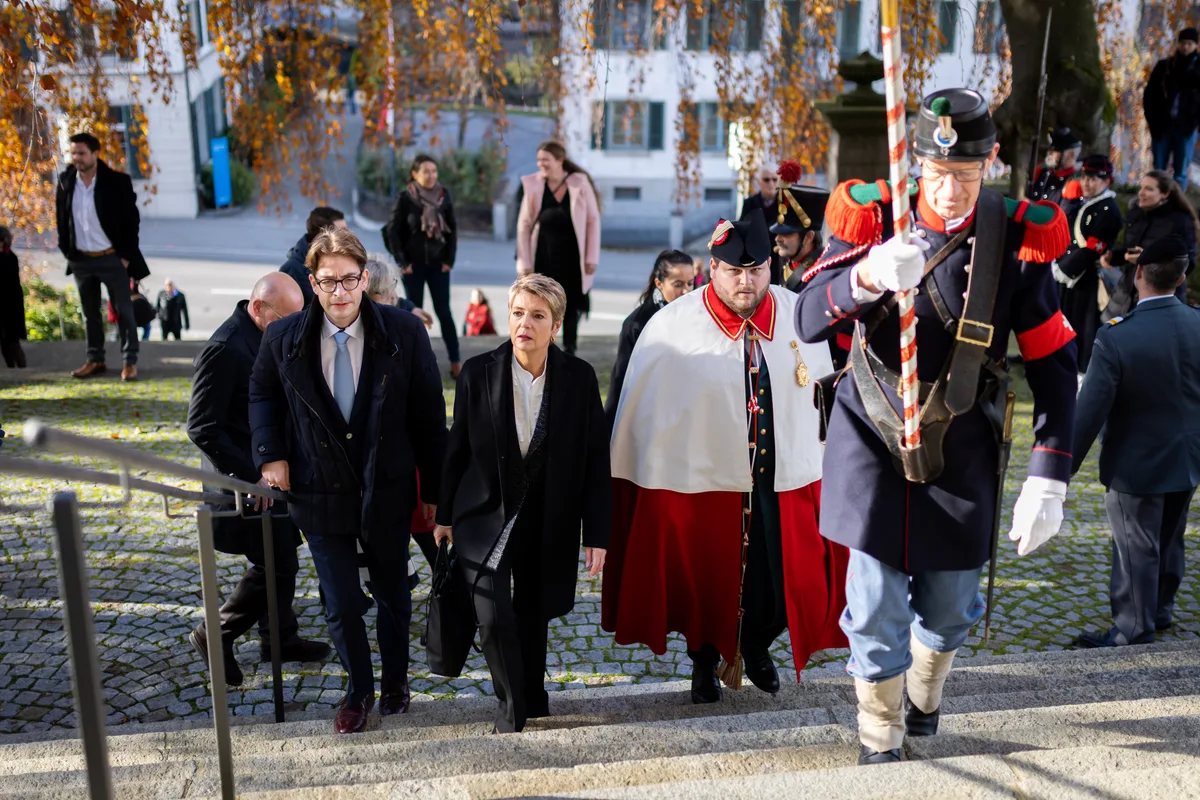Christoph Keller (links neben Karin Keller-Sutter) war dieses Jahr zum ersten Mal Obmann. Christoph Keller am Ustertag.