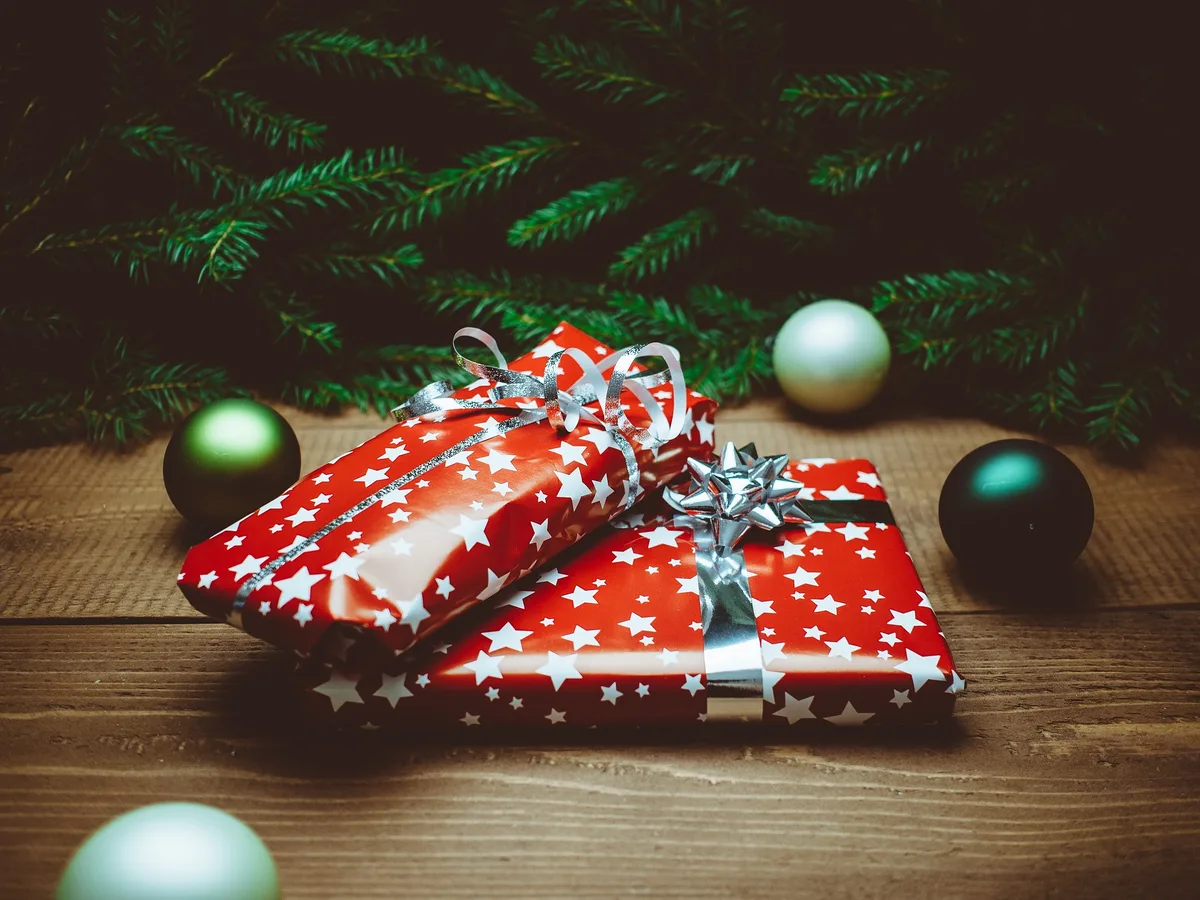 https-zueriost-ch-sites-default-files-media-2022-11-29-present-g0fdeea425_1920-jpg Geschenke für Kinder: Uster sammelt Geld dafür.