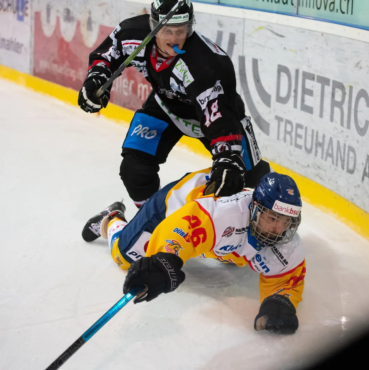 https-zueriost-ch-sites-default-files-media-2022-12-04-sport_20220917_eishockey_duebendorf-huttwil_pif-10_preview-jpg Ungemütliche Lage: Raoul Seiler und der EHC Dübendorf sind in der Baisse.