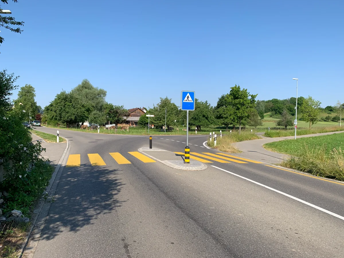 Fussgängerstreifen beim Weiler Aretshalden.