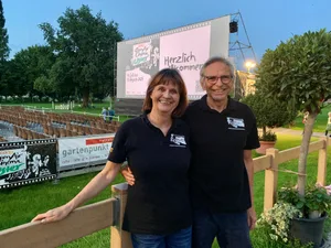 26656119-2 Impressionen vom Open-Air-Kino 2025 im Buchholz Uster mit den beiden Organisatoren Christoph Jost und Claudia Wanner