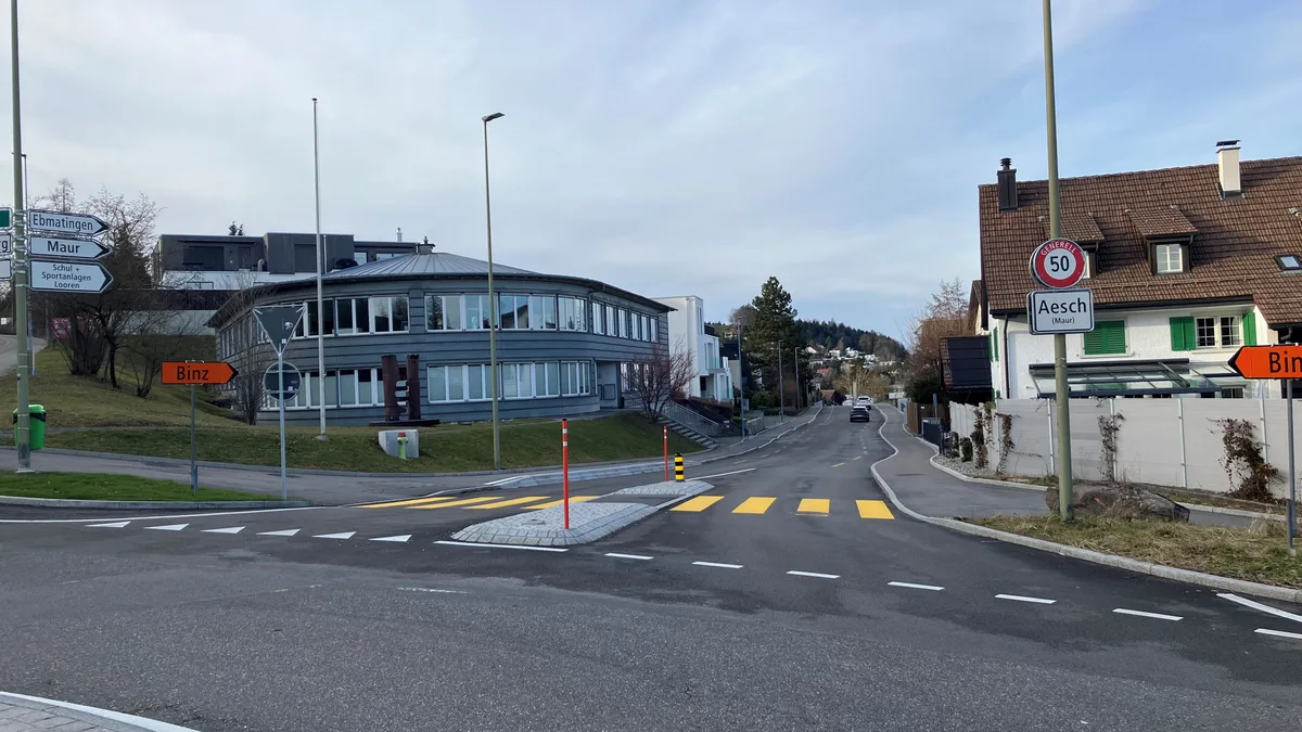 Die Aeschstrasse in Maur.