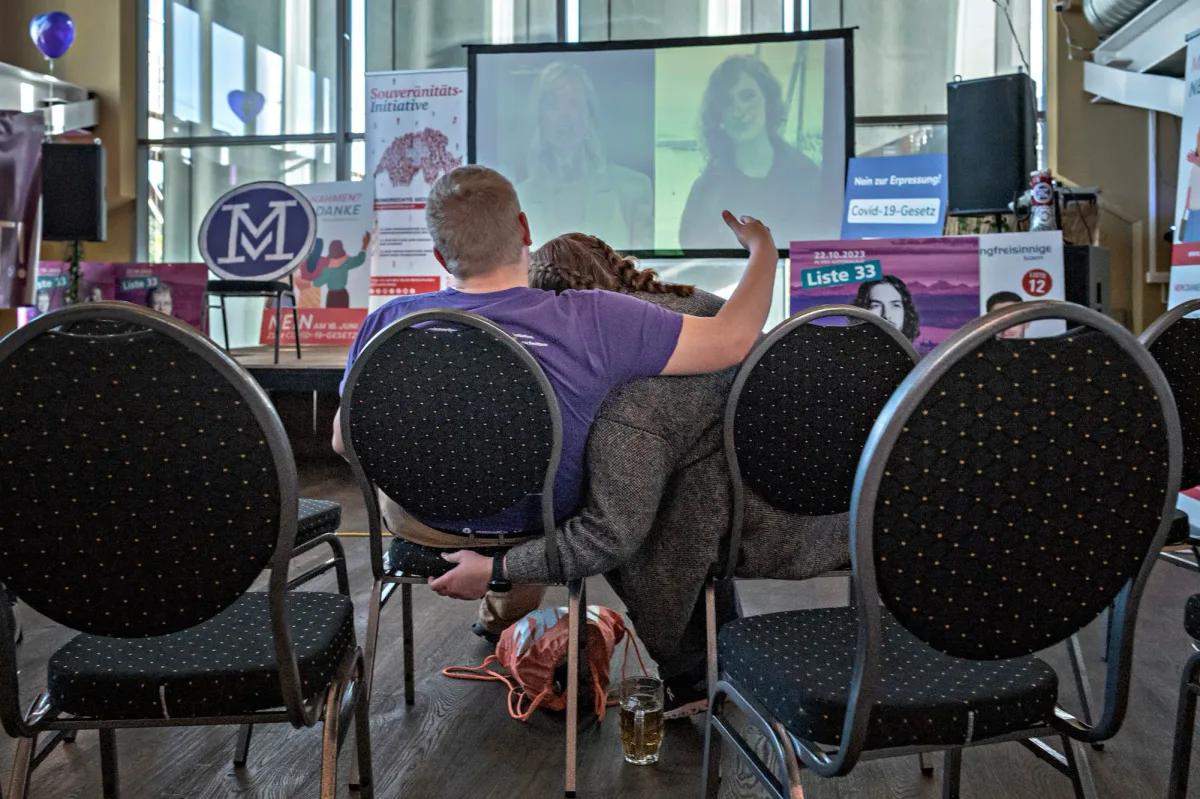 Vor dem Bildschirm an der Mass-voll-Wahlparty herrschte Ernüchterung. «Pfanni» behält einen kühlen Kopf