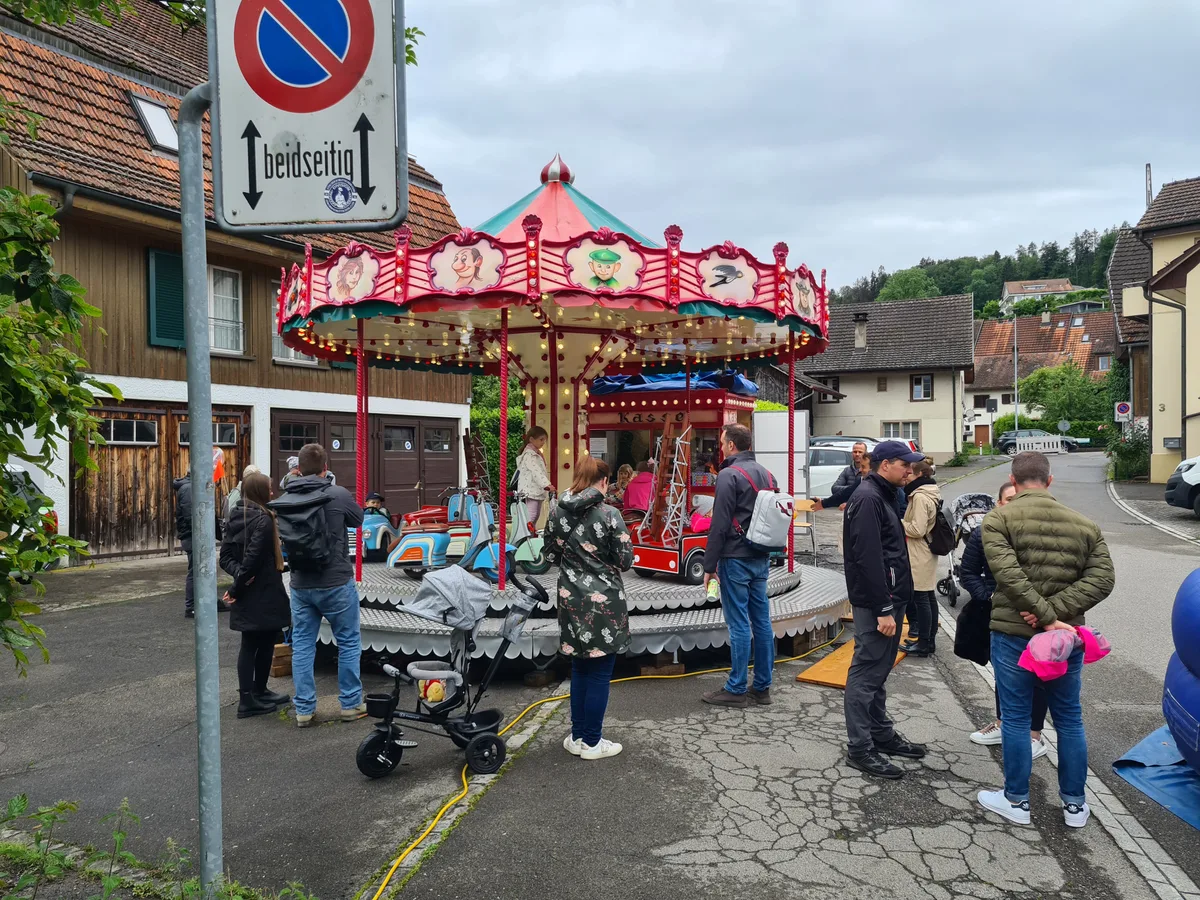 Ein Kinderkarussell.