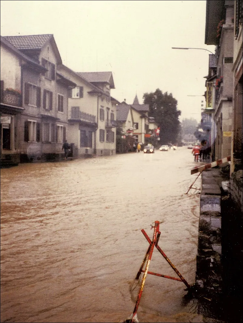 10. August 1984 Flut Überschwemmungen in Wetzikon Bahnhofstrasse, Ochsenplatz, Talhof Kempten.