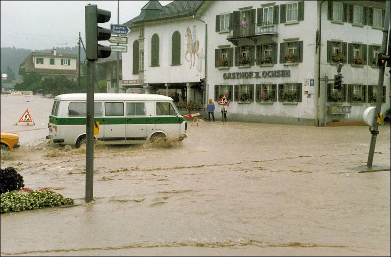 10. August 1984 Flut Überschwemmungen in Wetzikon Bahnhofstrasse, Ochsenplatz, Talhof Kempten.