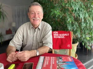 SP-Senior Oskar Hartmann aus Uster sitzt an seinem Esstisch. SP-Senior Oskar Hartmann aus Uster sitzt an seinem Esstisch.
