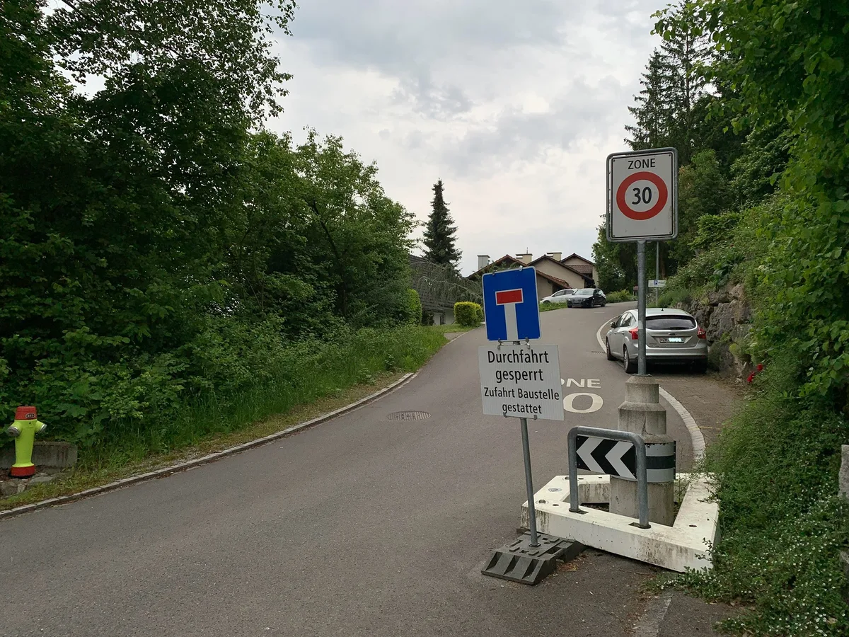 Im Bild die gesperrte Galtbergstrasse in Gossau.