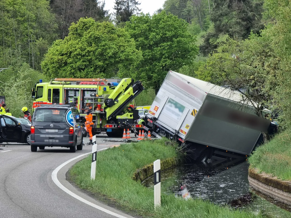 24098335-1 Verkehrsunfall im Aathal