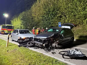 Am Donnerstagabend kam es im Aatal zu einer Kollision. Ein erheblicher Sachschaden ist entstanden. Am Donnerstagabend kam es im Aatal zu einer Kollision. Ein erheblicher Sachschaden ist entstanden.