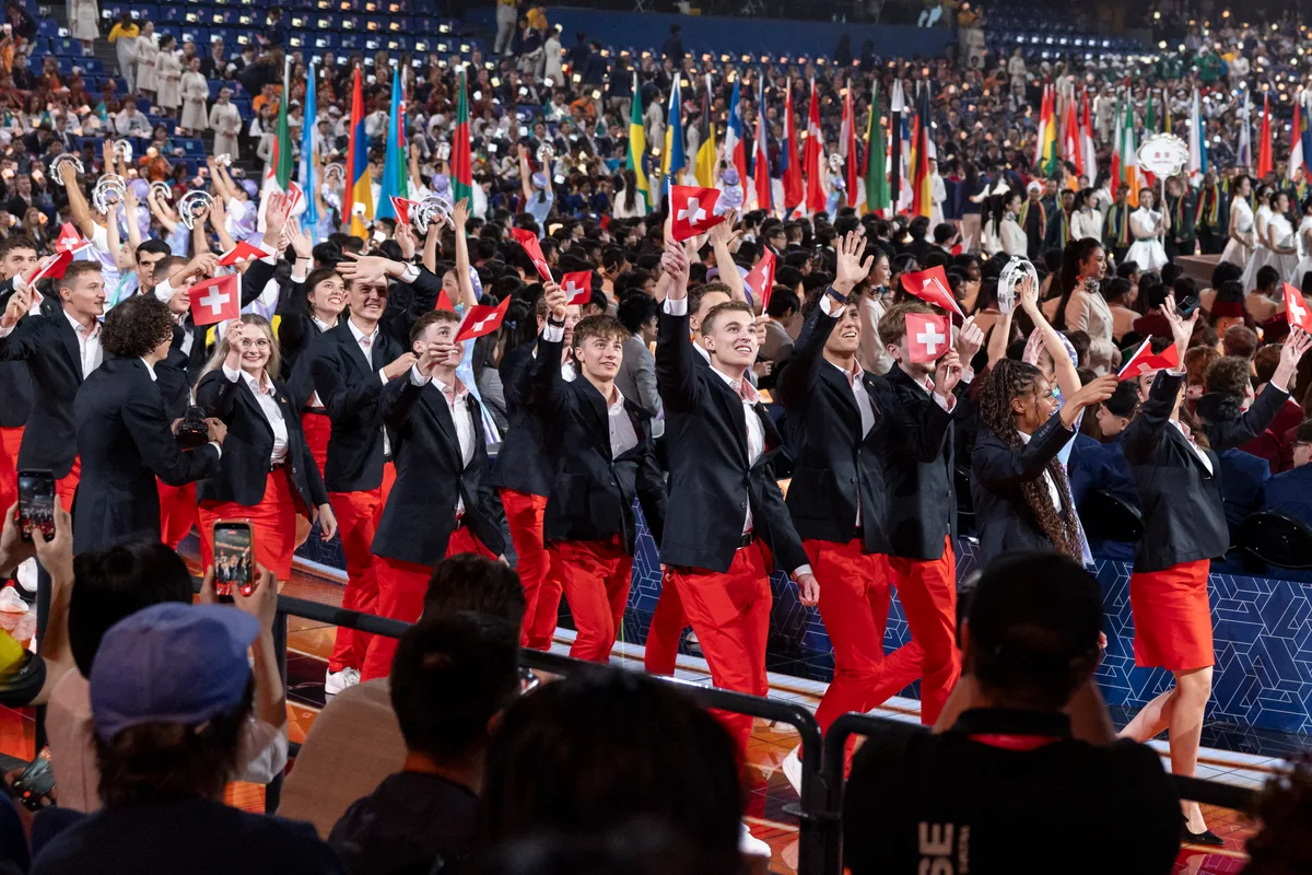 Das Schweizer Nationalteam bei der Eröffnungsfeier der WorldSkills in Shanghai. WorldSkills Shanghai 2026, Opening Ceremony, Mercedes-Benz Arena Shanghai, Bild aufgenommen am 22.09.2026,
Foto&Copyright: SwissSkills / Tatjana Schnalzger