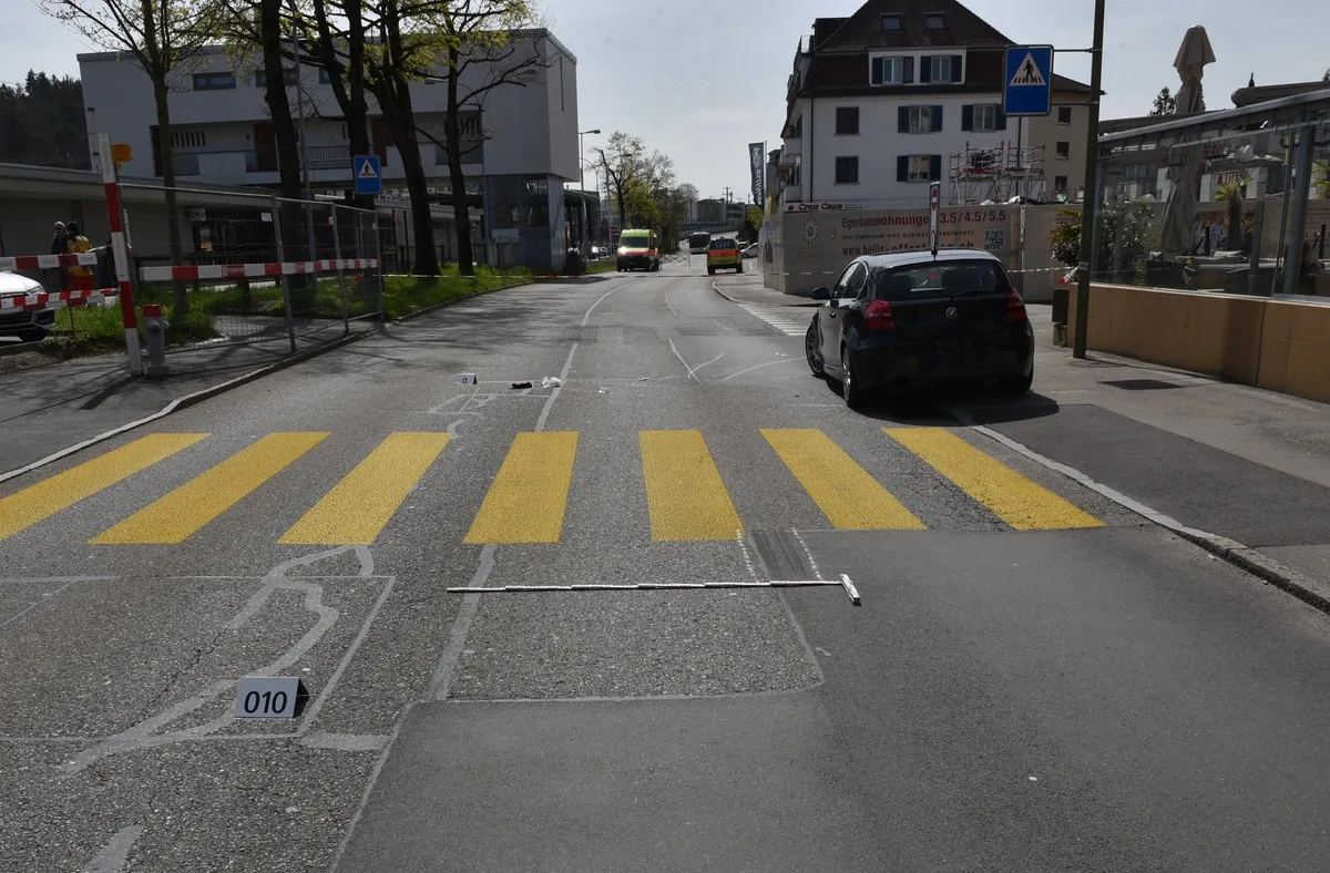 Auf diesem Fussgängerstreifen beim Bahnhof Effretikon wurde am 6. April 2023 eine ältere Frau von einem Auto erfasst und schwer verletzt.
