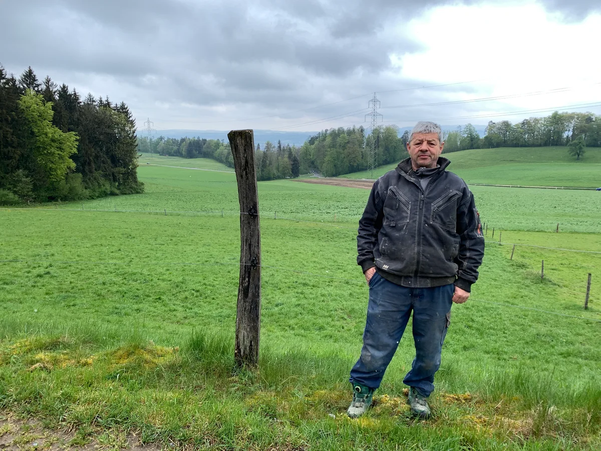 geplanter Deponiestandort Deponie Neuweid in Maur mit Bauer Hanspeter Nef, der seinen Hof durch die Deponie bedroht sieht, aufgenommen am 23. April 2024