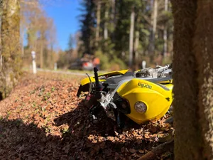 29739067-4 Der 24-jährige Motorradfahrer hat sich schwer verletzt und ist derzeit in Behandlung.